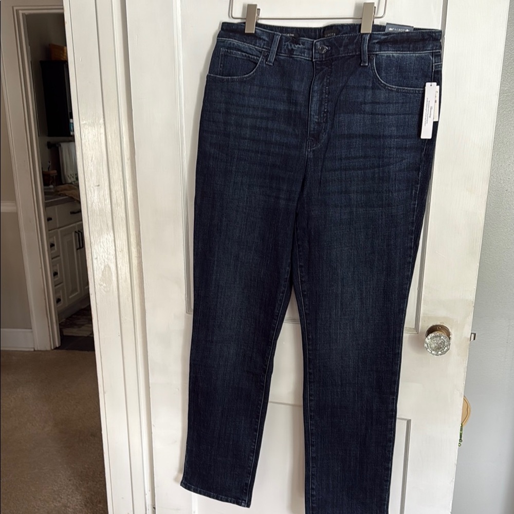 Talbots Indigo Straight Leg Jeans with slimming technology. NWT SZ. 14